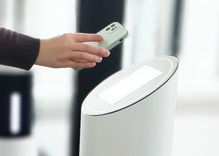 券作くんのタッチパネル画面。直感的な操作が可能なUIデザイン